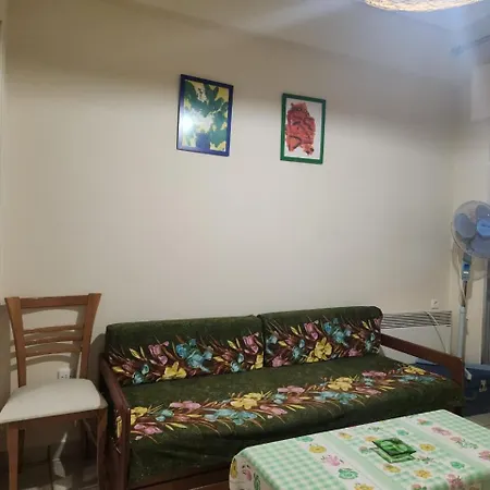 Lägenhet Cozy Two Bedroom Paralía