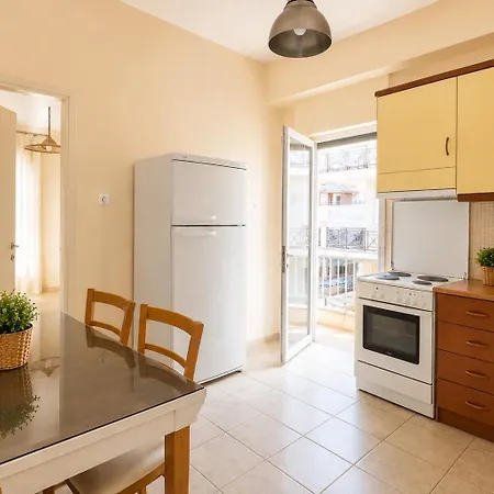 Family 2 Bedrooms 50m To דירה Paralía